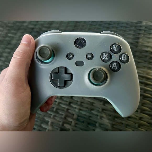 Xbox One Controller - Picture 2 of 7